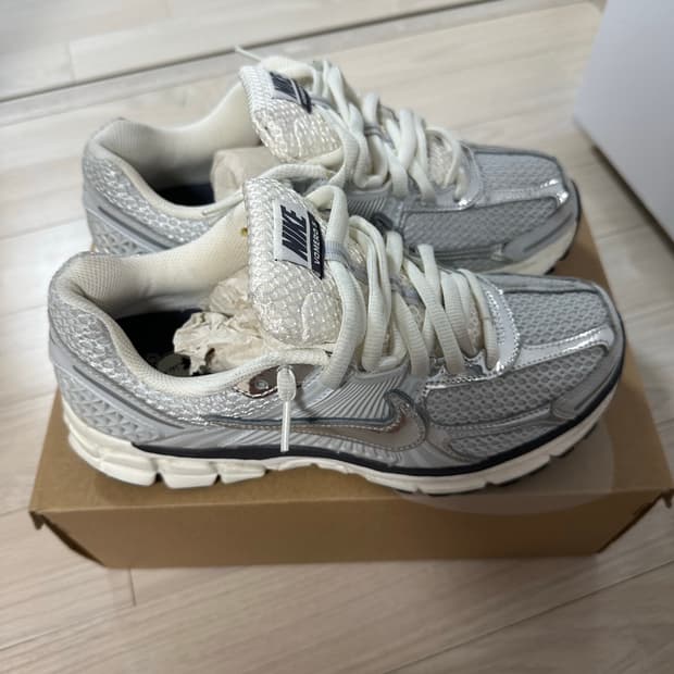 나이키 보메로 275