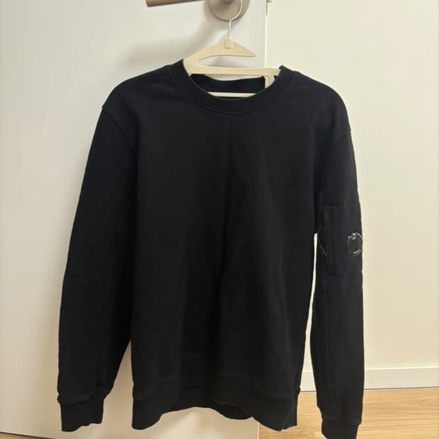 C.P 컴퍼니 블랙 맨투맨(정품)