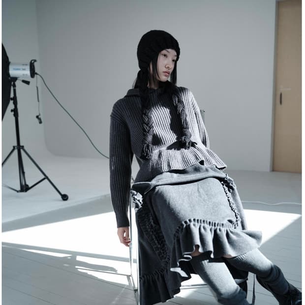 생긴스튜디오 플레어 웨이스트 울 후드 니트