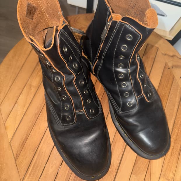 닥터마틴 8홀 부츠 팝니다