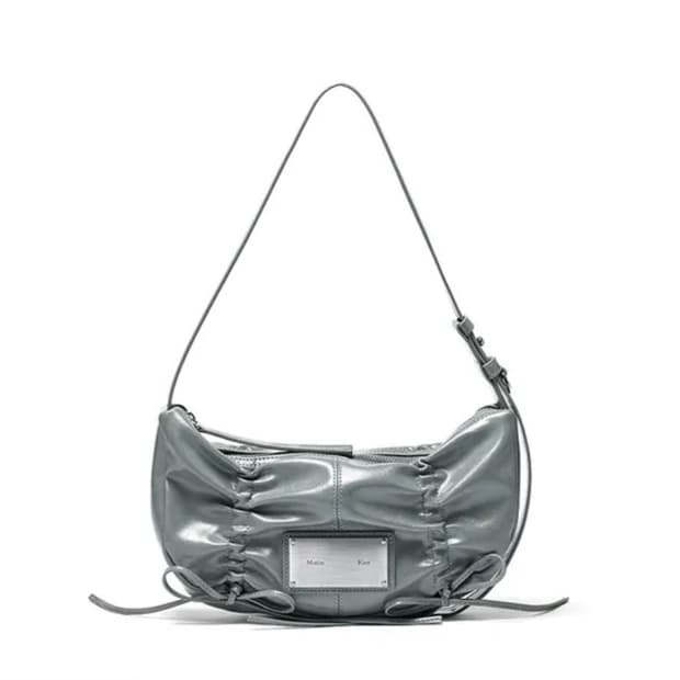 마뗑킴 하프 셔링 리본 라운드백 스모크블루 가방