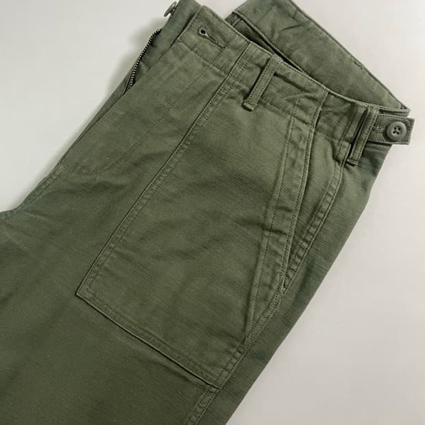무신사 스탠다드 레플리카 퍼티그 팬츠 카키 / 32