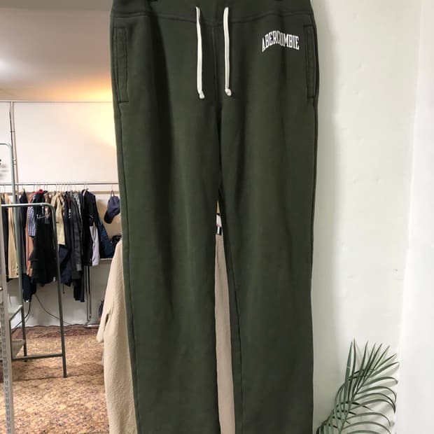 Abercrombie 카키 트레이닝 팬츠