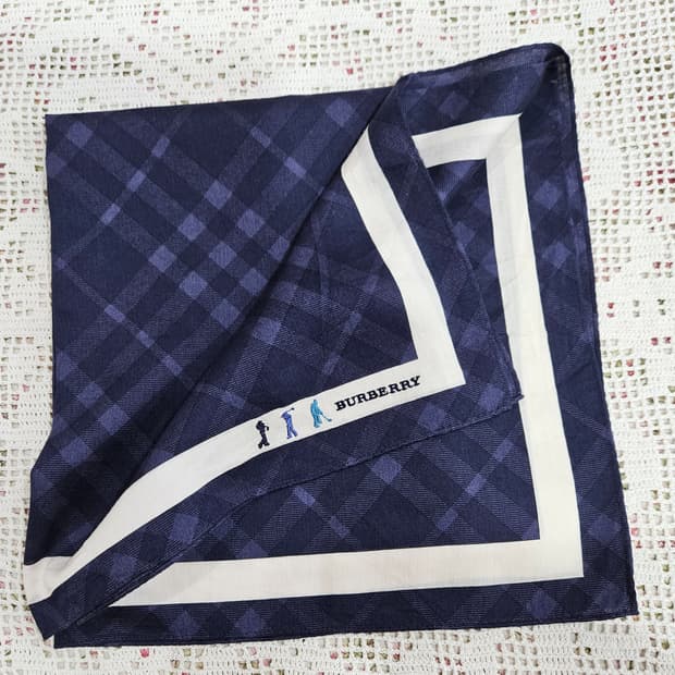 버버리(BURBERRY) 다크네이비 체크 손수건