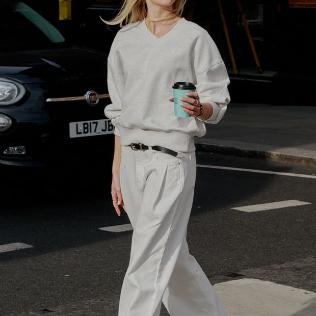 비터셀즈 에센셜 브이넥 스웻셔츠