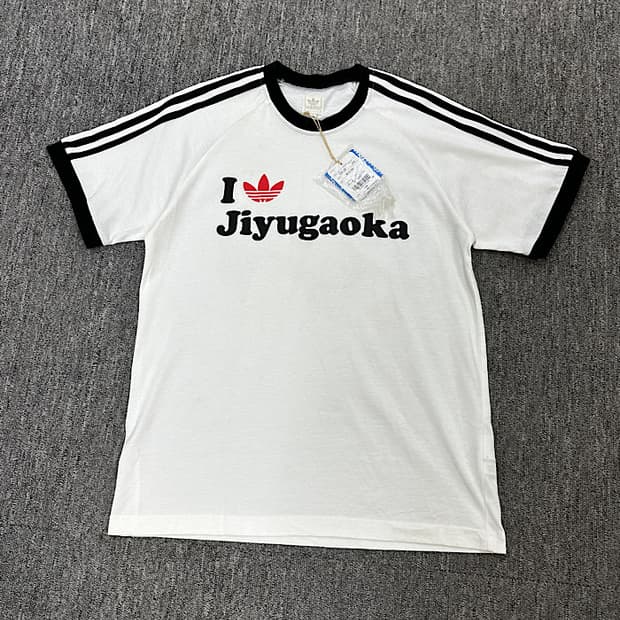 새상품 아디다스 반팔 