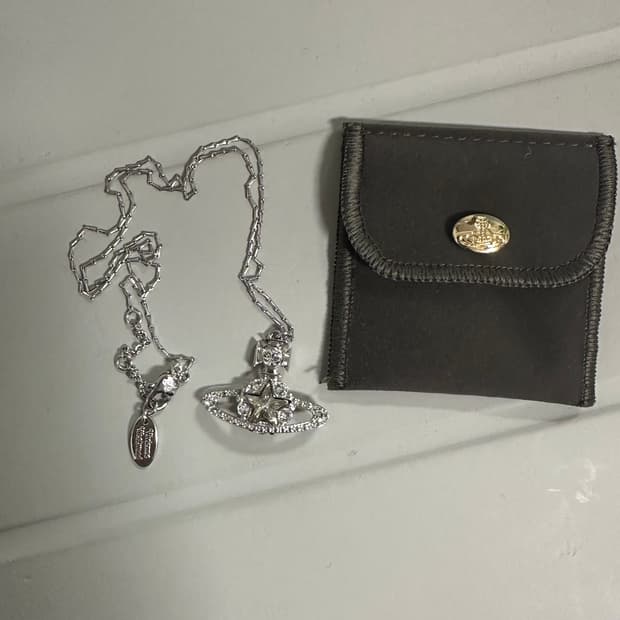 비비안웨스트우드 별 목걸이 실버 스타