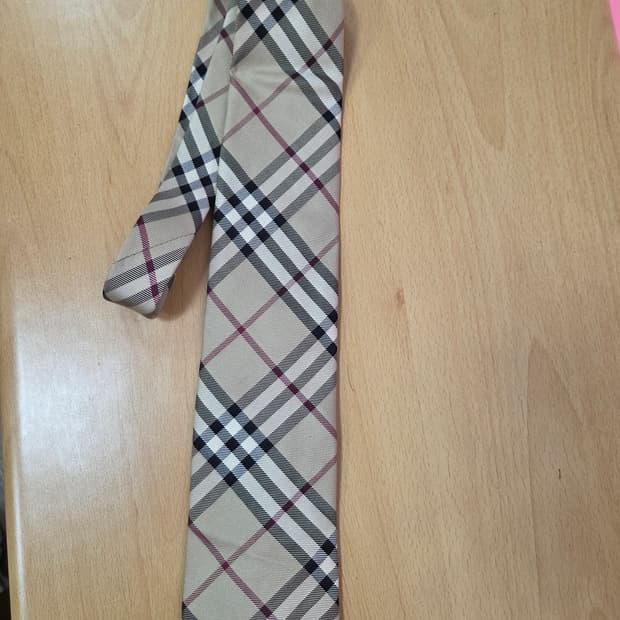 버버리 넥타이