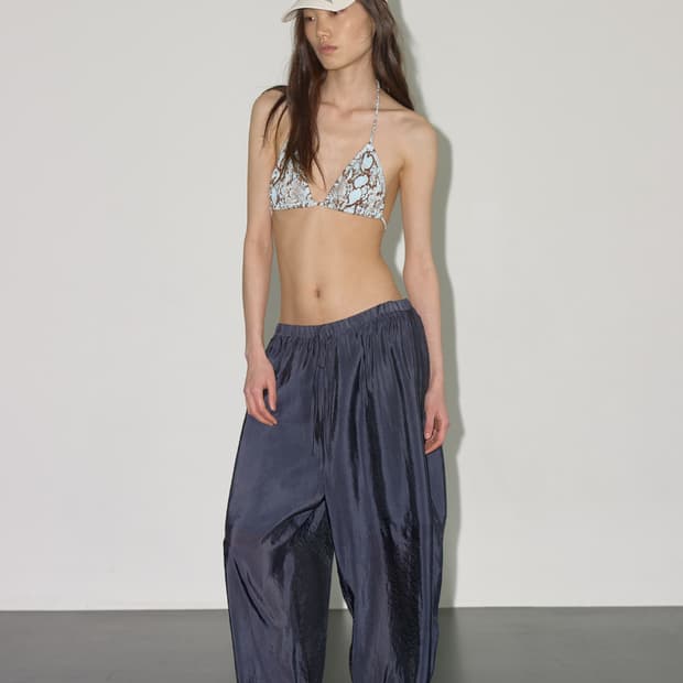 SEO SHEER GLOSSY SIDE-TRIM PANTS COAL