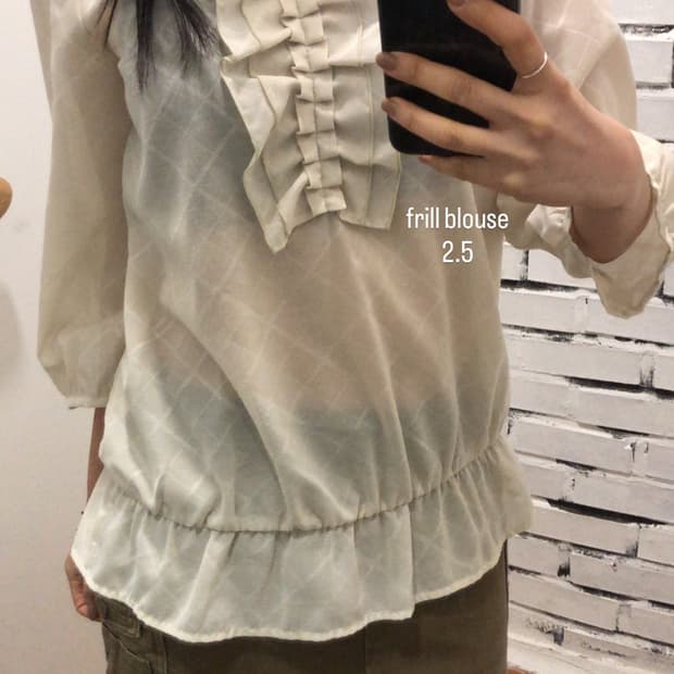 프릴 블라우스
