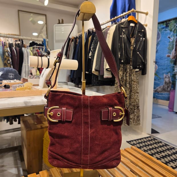 COACH 코치 스웨이드 미니백