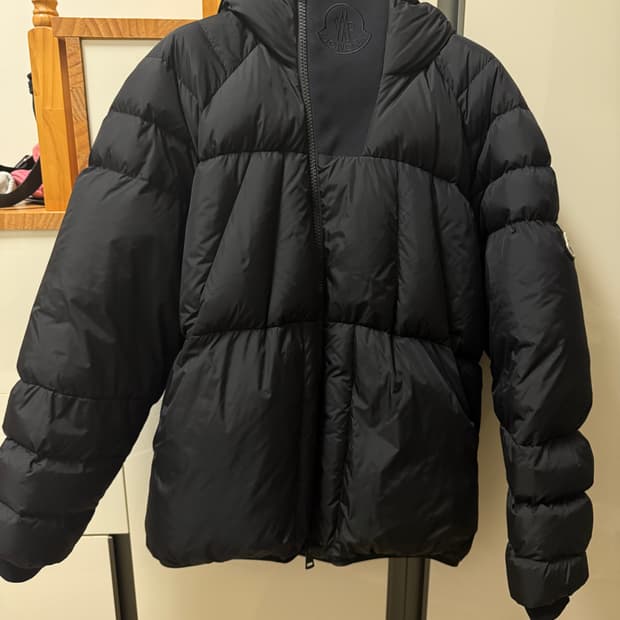 [4]몽클레어 미타케 사선 패딩