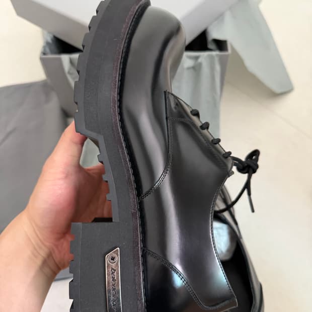 (새상품) Balenciaga 발렌시아가 베놈 더비 블랙 42