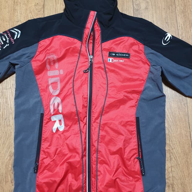 1208 아이더 아웃도어 바람막이 90 사이즈입니다