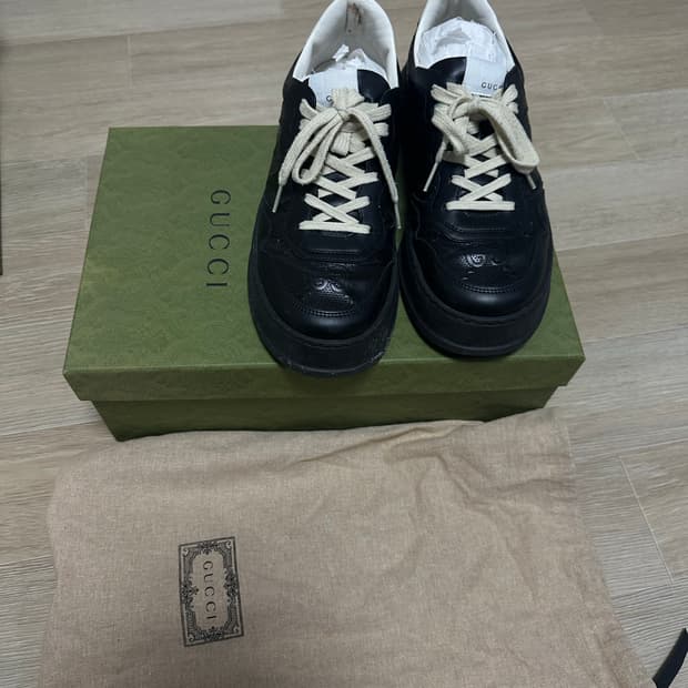 [270] 구찌 GG 엠보스 레더 스니커즈 uk8