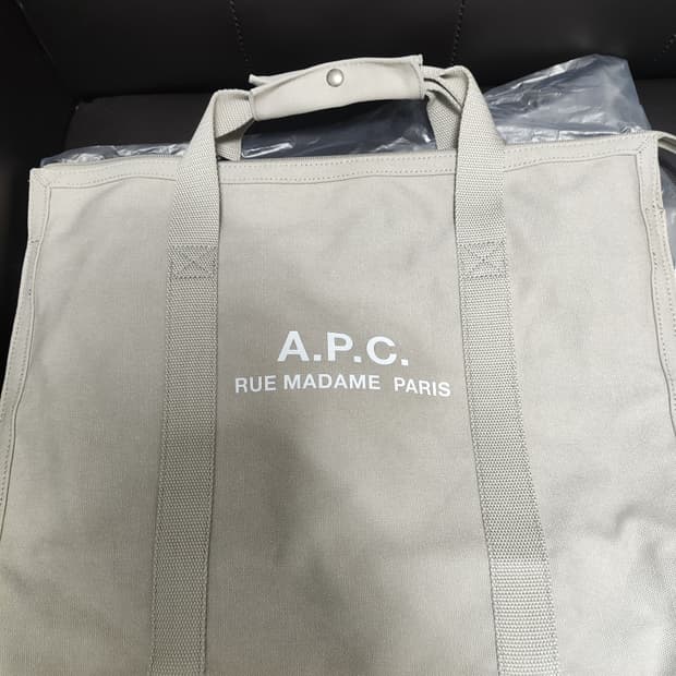 (새상품70%할인)APC 아페쎄 정품 레쿠퍼레이션 짐백 신상 샌드