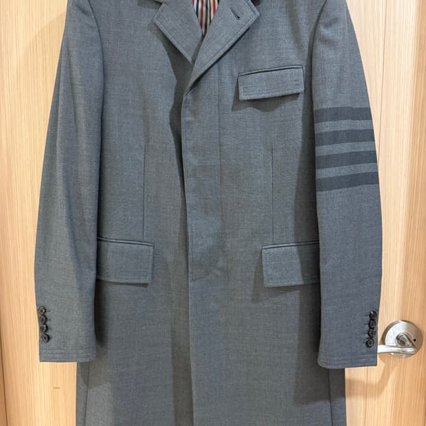 톰브라운 하이 암홀 체스터필드 코트 미디엄 그레이