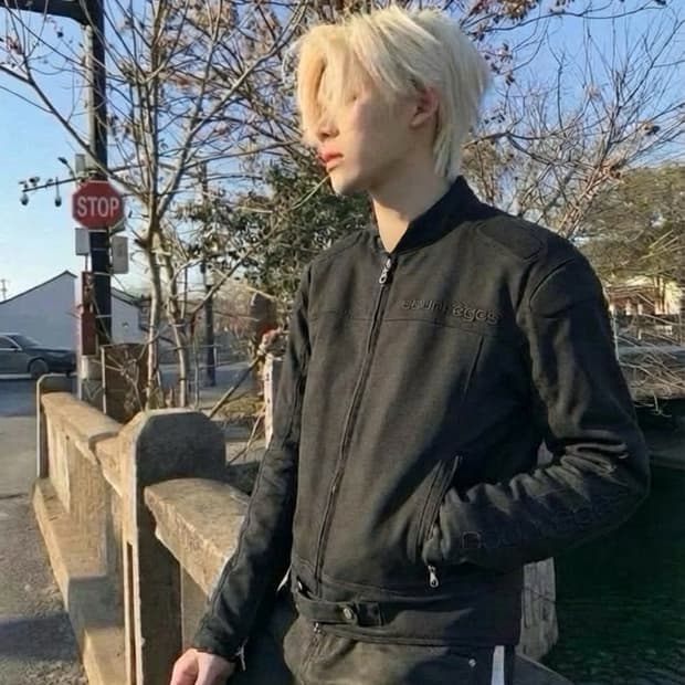 꾸레쥬 24ss 레이서 패디드 더블집업 코튼 바이커 봄버자켓