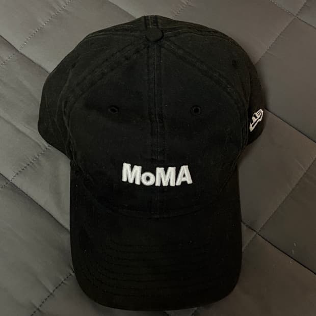 MoMA 뉴에라 볼캡 모자