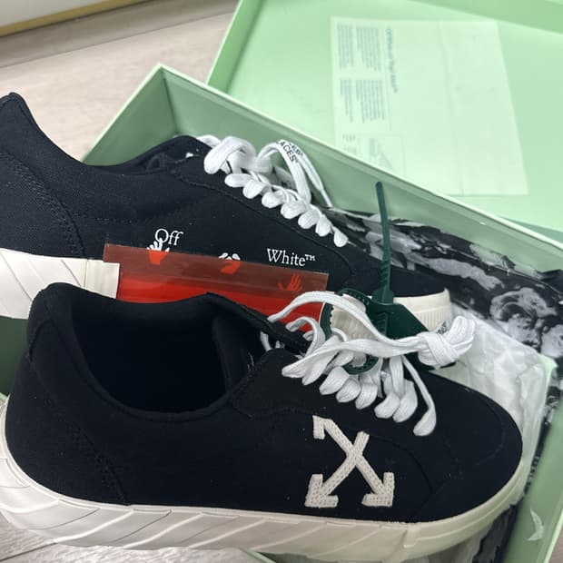 오프화이트 애로우 로우 벌크 스니커즈 블랙화이트
