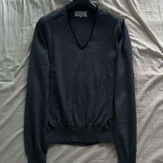 마르지엘라 aw19 브이넥 울 니트