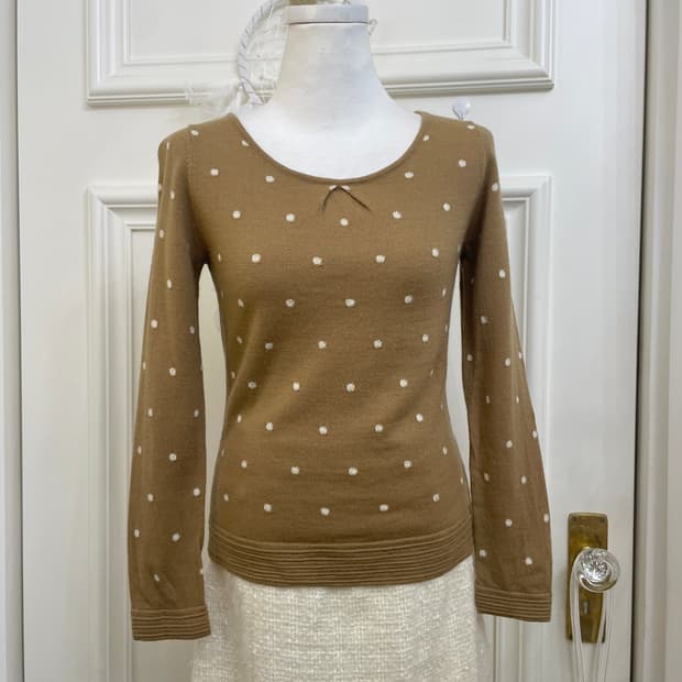 butter beige dot flower embroidery knit 