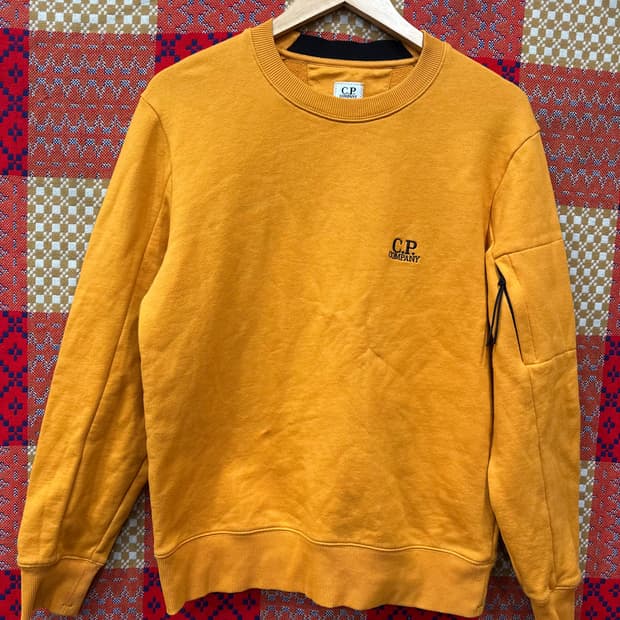 C.P. 컴퍼니 오렌지 기모 맨투맨 100