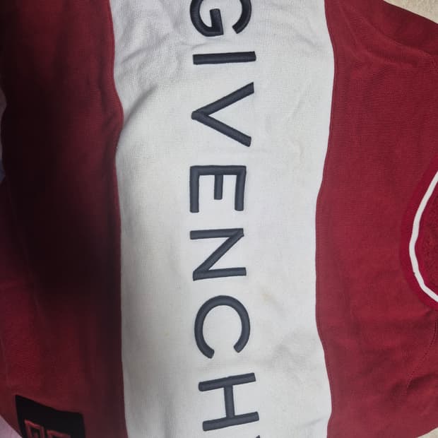 지방시 로고 레드 맨투맨 xxl 110