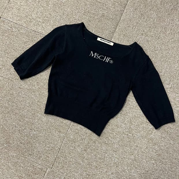 미스치프 스퀘어넥 니트반팔