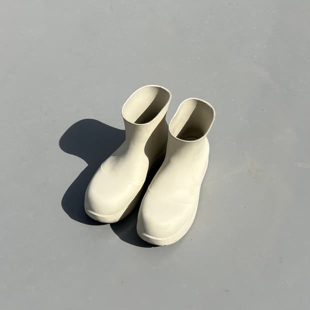 보테가베네타 퍼들부츠 크림