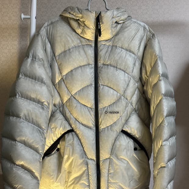 헬리녹스 경량패딩 라이트그레이 M사이즈