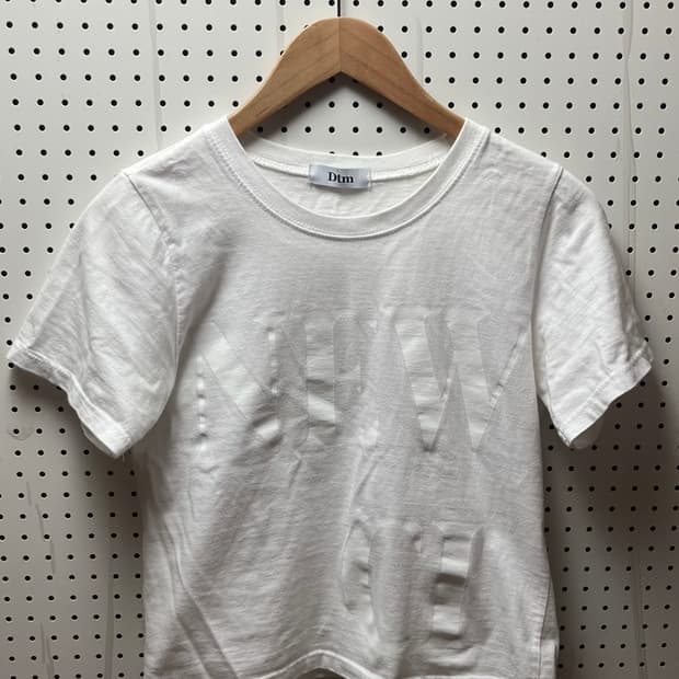 흰색 세미크롭 반팔(들)