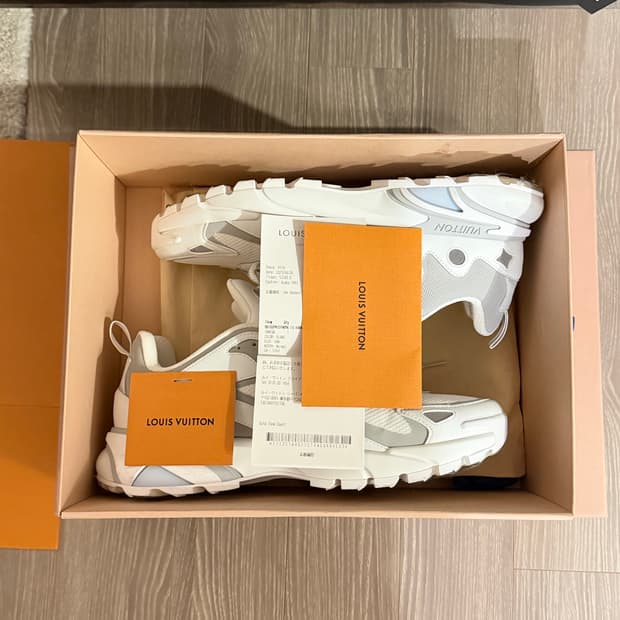 루이비통 러너 태틱 스니커즈 화이트 9 