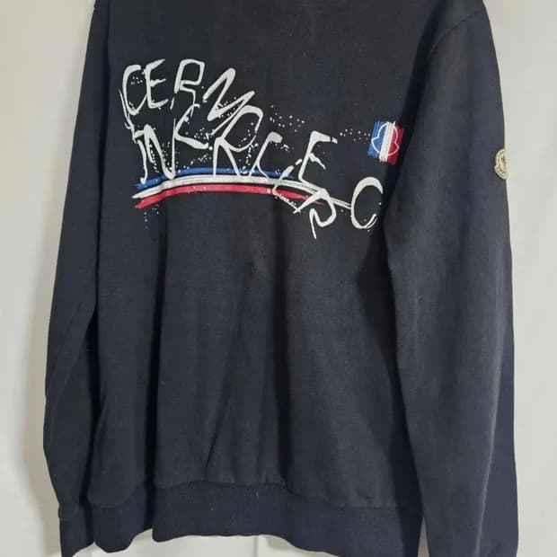 몽클레어 블랙 프린트형 맨투맨