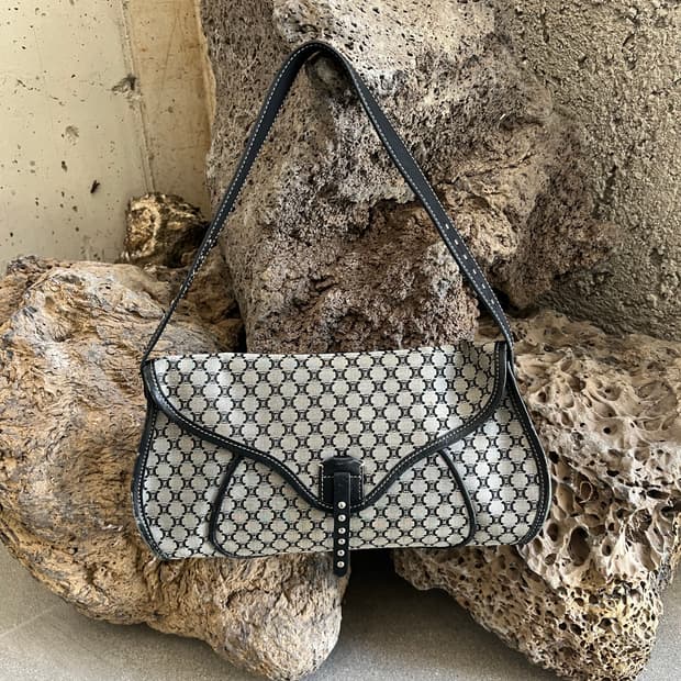 셀린느 마카담 그레이 캔버스 모노그램