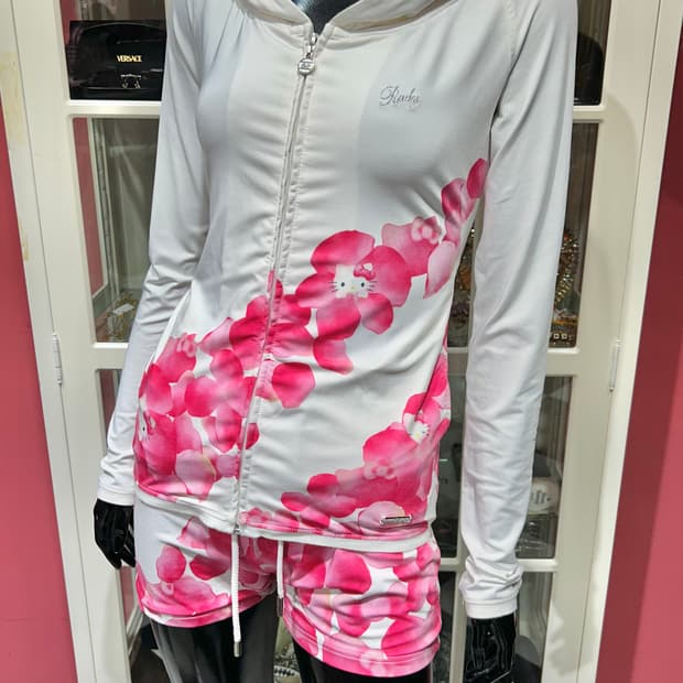 Rady tracksuit 레디 헬로키티 디자인 셋업