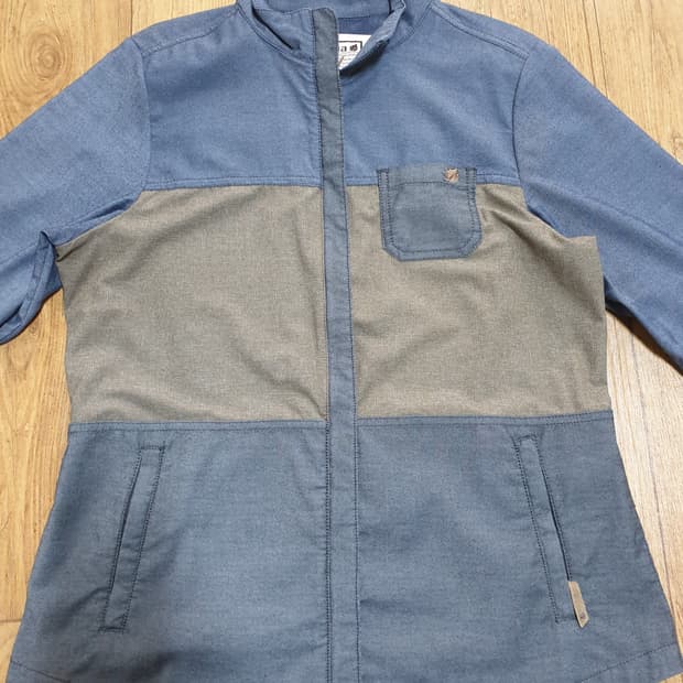 1008 라푸마 아웃도어 자켓 집업 100 사이즈입니다