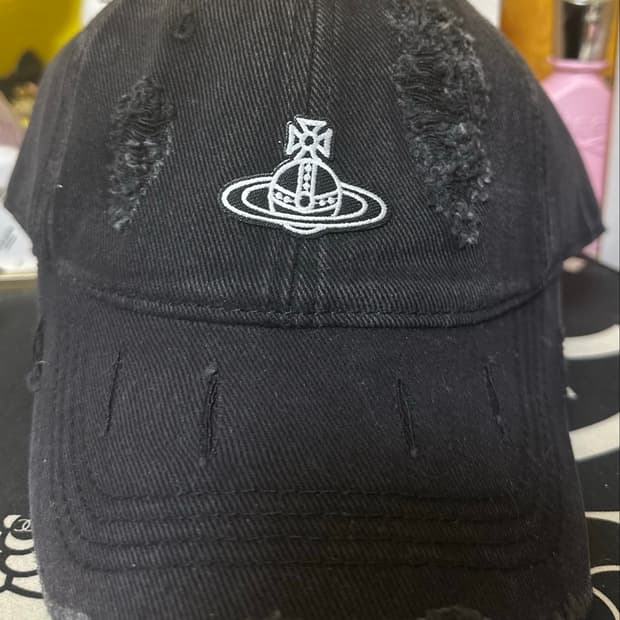 비비안웨스트우드 블랙 데미지 볼캡