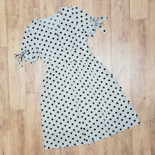 샤틴(SATIN) 도트패턴 소매리본원피스 55 새상품