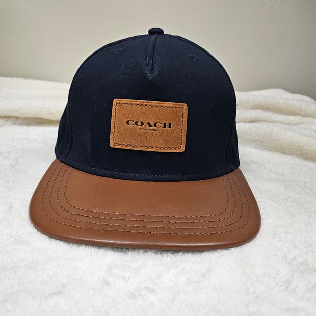 코치 레더 캡