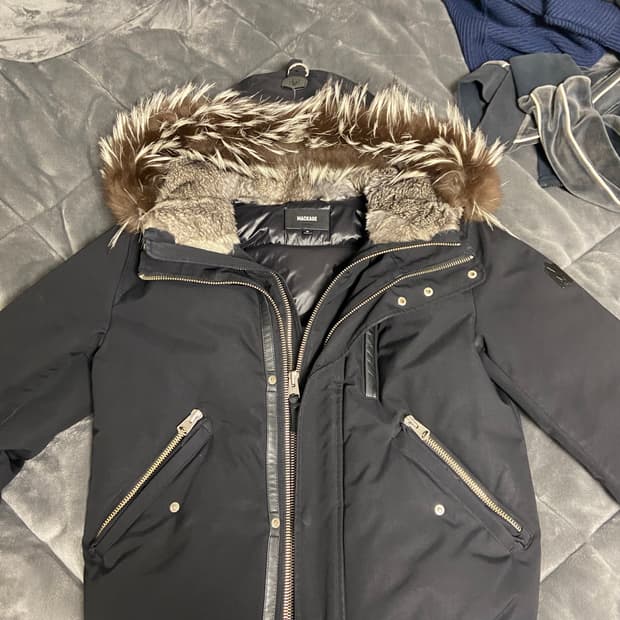 맥케이지 딕슨 23fw 실버퍼 38사이즈