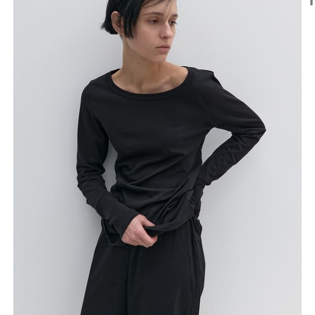 낫띵에브리띵 스너그 롱 슬리브 탑