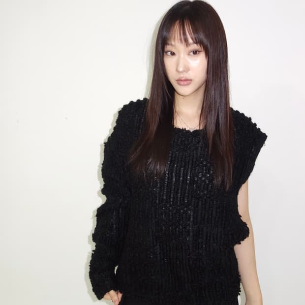 비대칭 니트 슬리브