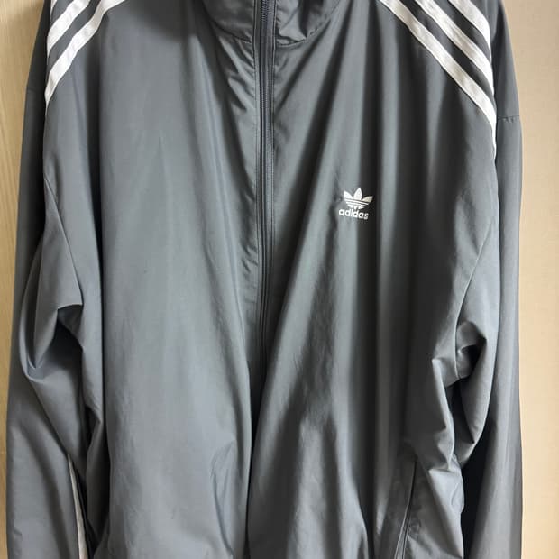 아디다스 아딜레니움 바람막이 자켓(L사이즈)