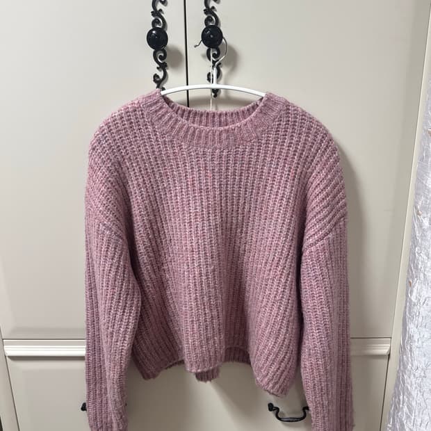 8세컨즈 분홍색 라운드넥 니트