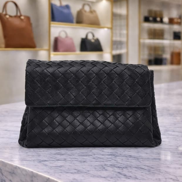 [S급] 보테가베네타 인트레치아토 플랩 파우치 클러치 판매합니다!!!