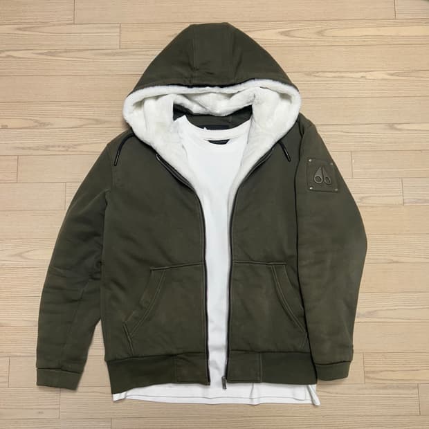 무스너클 버니스웨터