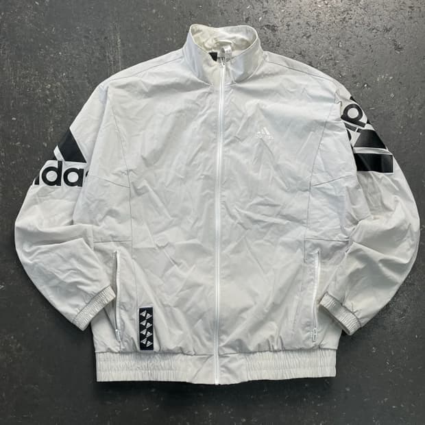 100 아디다스 바람막이