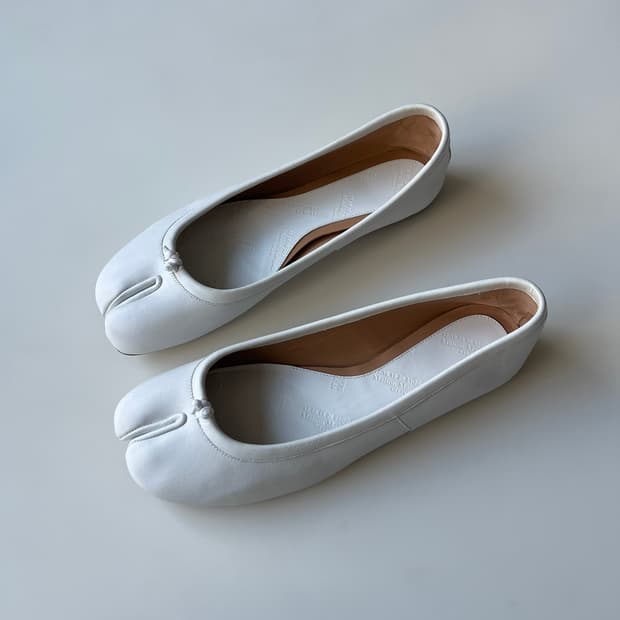 마르지엘라 타비 플랫 white