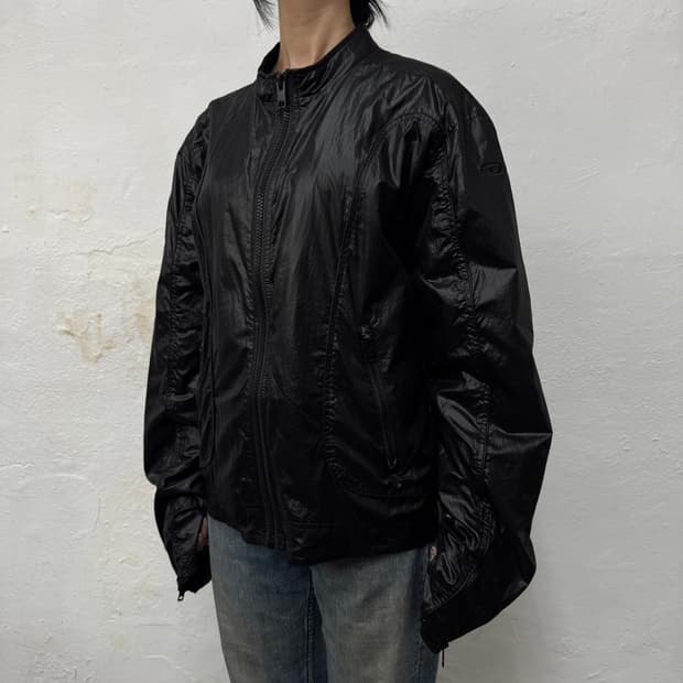 (A+)디젤(DIESEL) 24ss 블랙컬러 폴리에스터 패널 쇼트 자켓